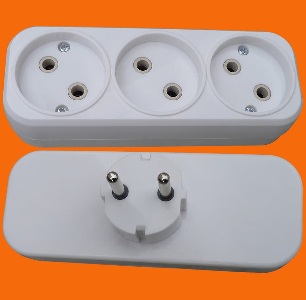 Triple Unearthed Socket