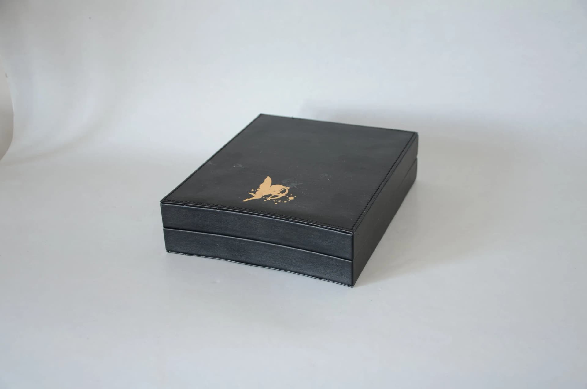 New Elegant Cosmetic Leather Box