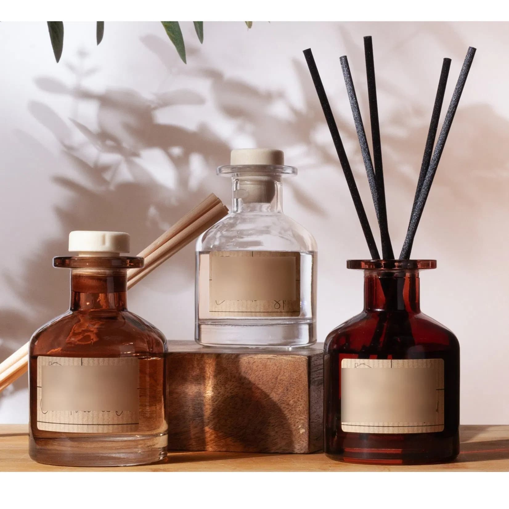 High-Neck Diffuser Bottle 50ml 100ml 150ml 200ml Aromatherapy Essential Oil Refillable Home Fragrance Empty with Glass Plug