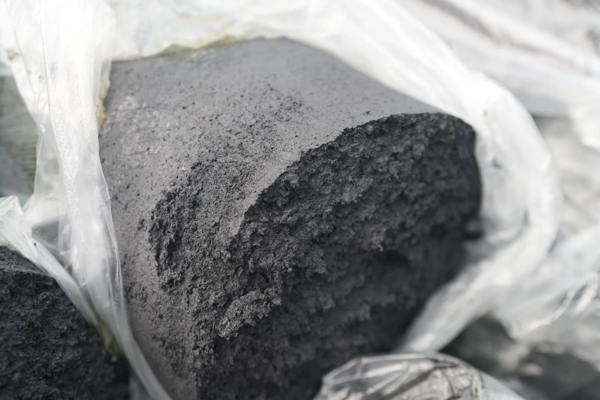 Anhydrous Vanadium-Titanium Clay for Maximum Blast Furnace Output