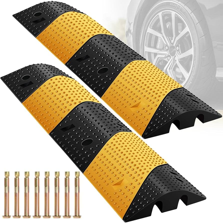Rubber Speed Bump High Visibility Reflective Road Speed Hump for Highway Parking Lot Traffic Safety