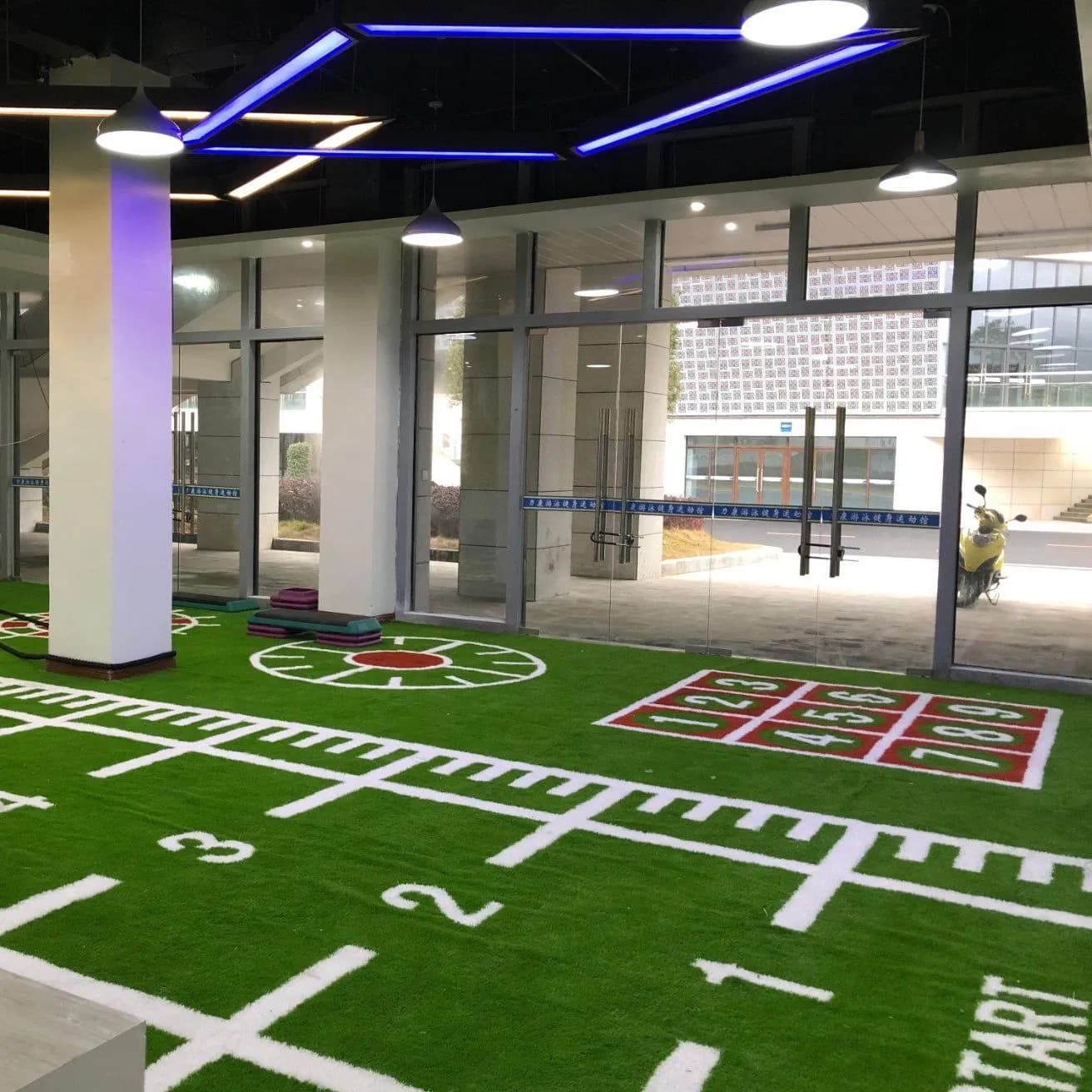 Lush Synthetic Turf for Soccer Court Home Decoration