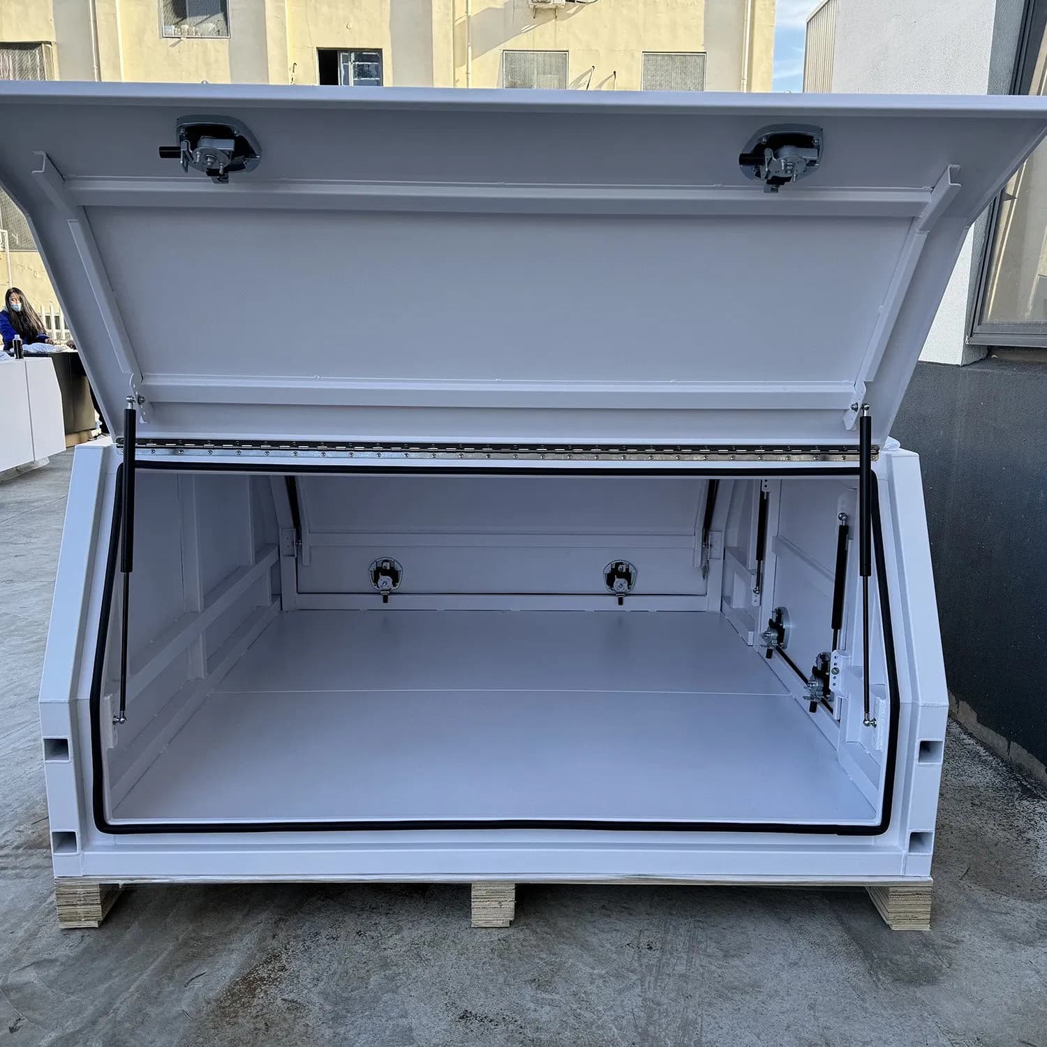 Ubox972-Uboxseries Heavy-Duty Aluminum Ute Canopy for Secure and Weatherproof Storage