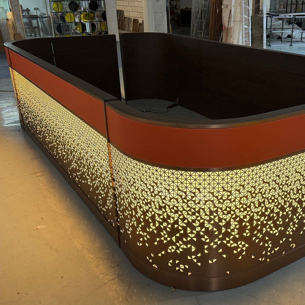 Trendy Commercial Bar Counter Ideal for Dining and Hotel Settings