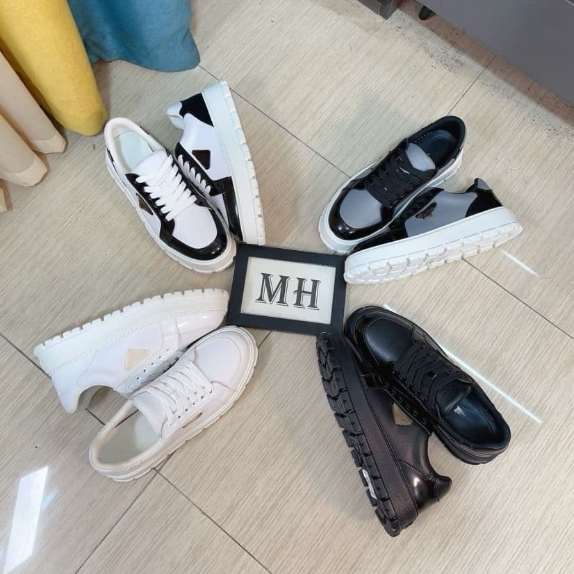 Designer Man Shoes Leather Lace up Men Fashion Platform Oversized Sneakers White Black Men Women Luxury Velvet Suede Casual White Shoe Men Sneaker Sports Shoe
