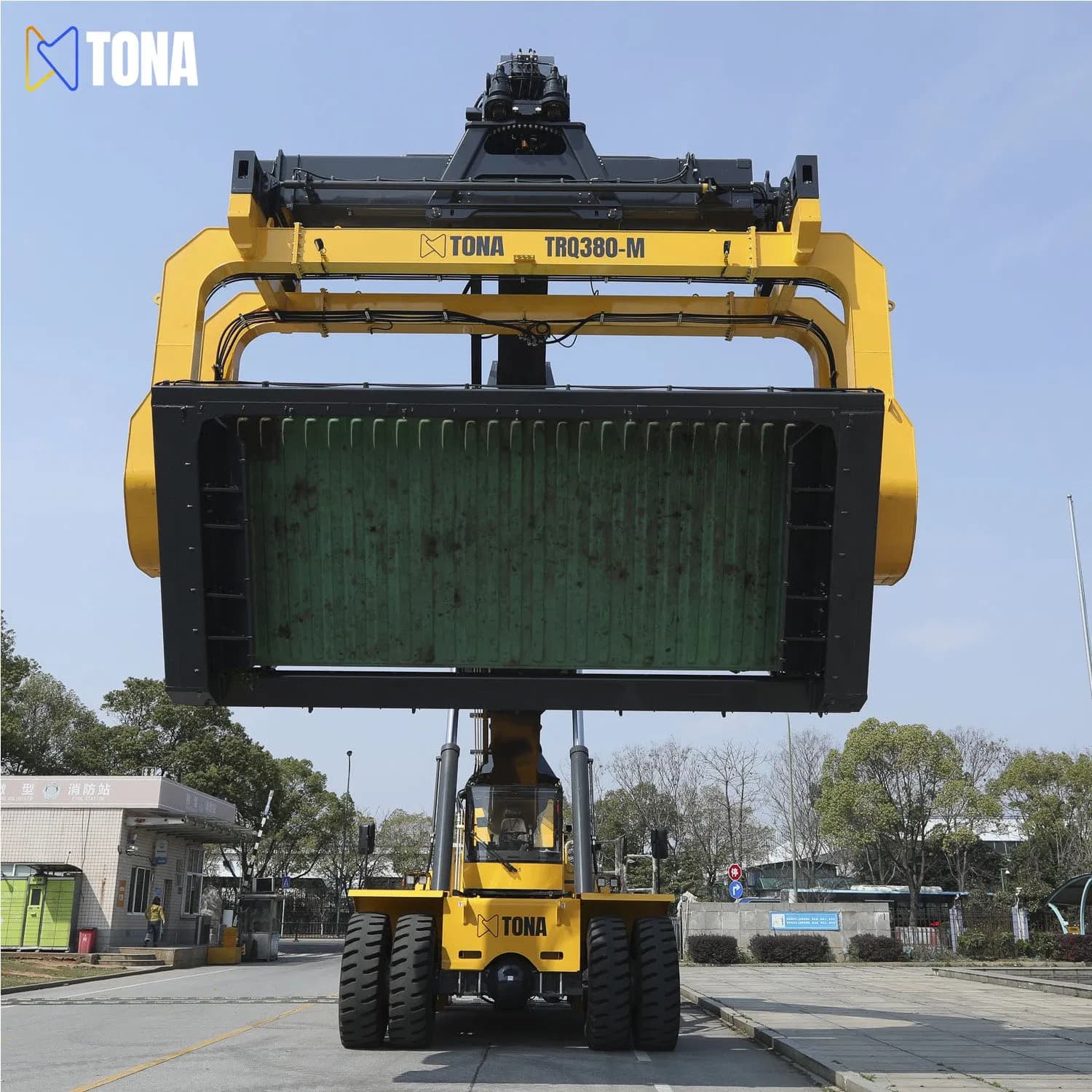 Trq380 Flip Spreader Is Equipped with a 45t Reach Stacker