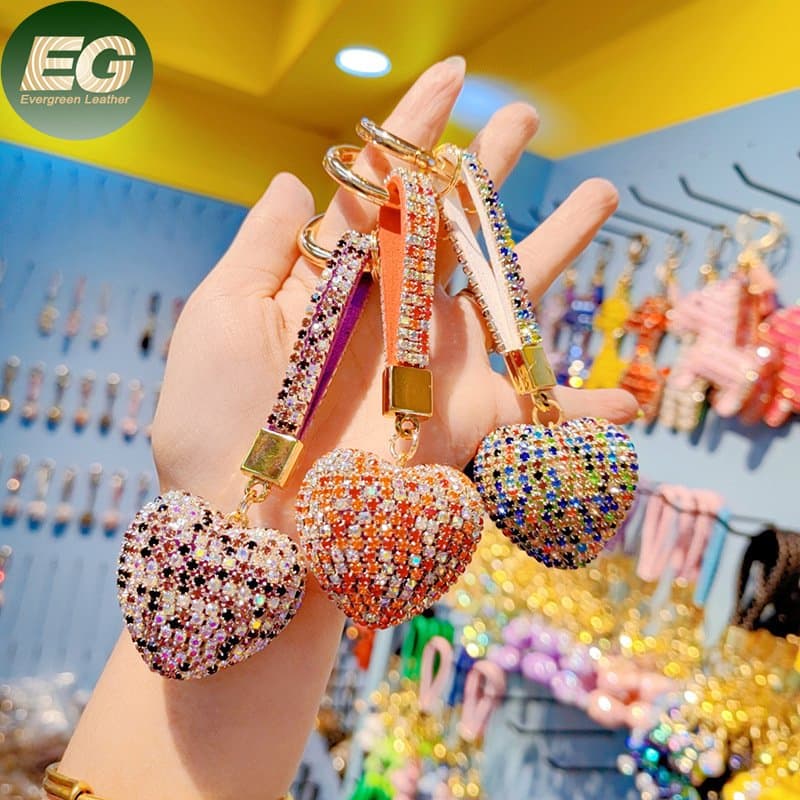 Ea406 Car Luxury Diamond Heart Keychain Purse Accessory 3D Charm Gift Handbag Wallet Holder Mini Designer Wholesale Custom Keychains