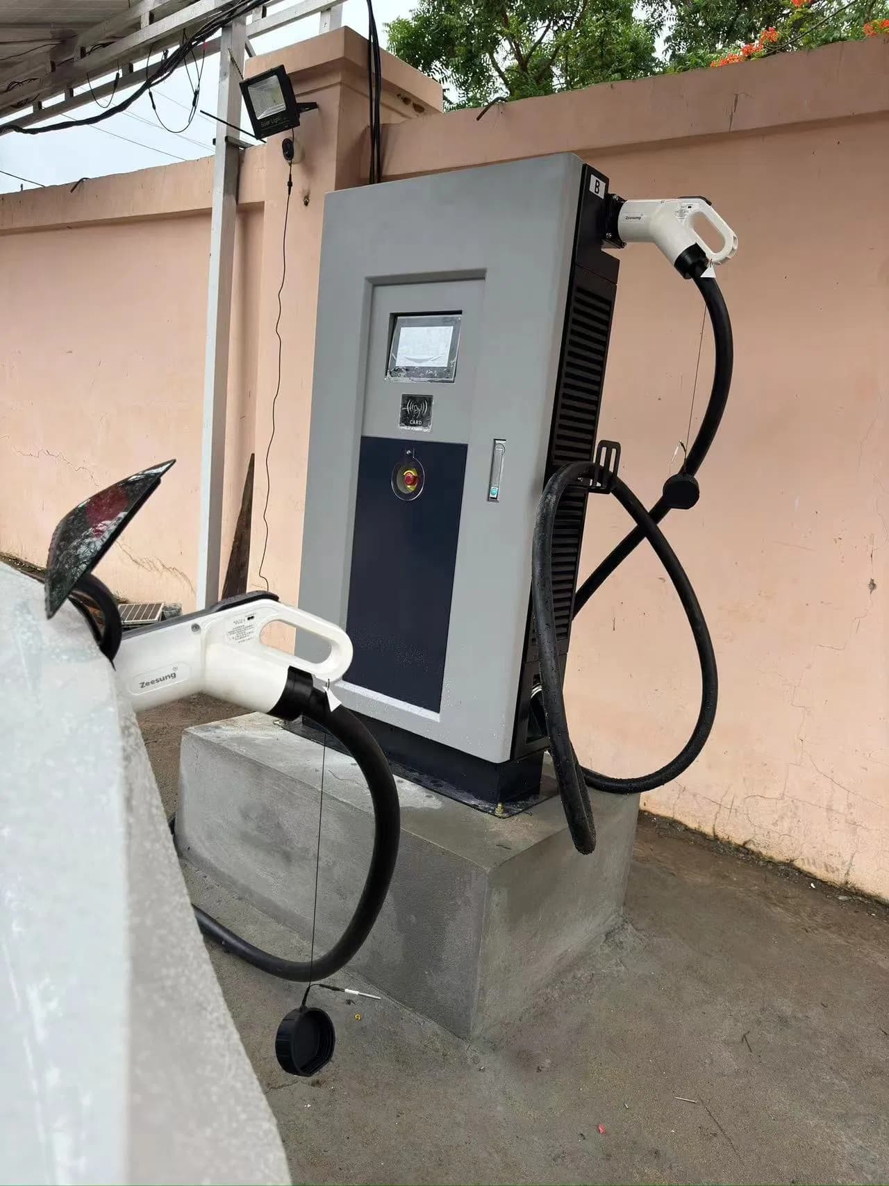 Suntree Waterproof CCS EV Charger Station Electric Car Charging Machine 30kw 60 Kw 40kw DC Fast EV Charger