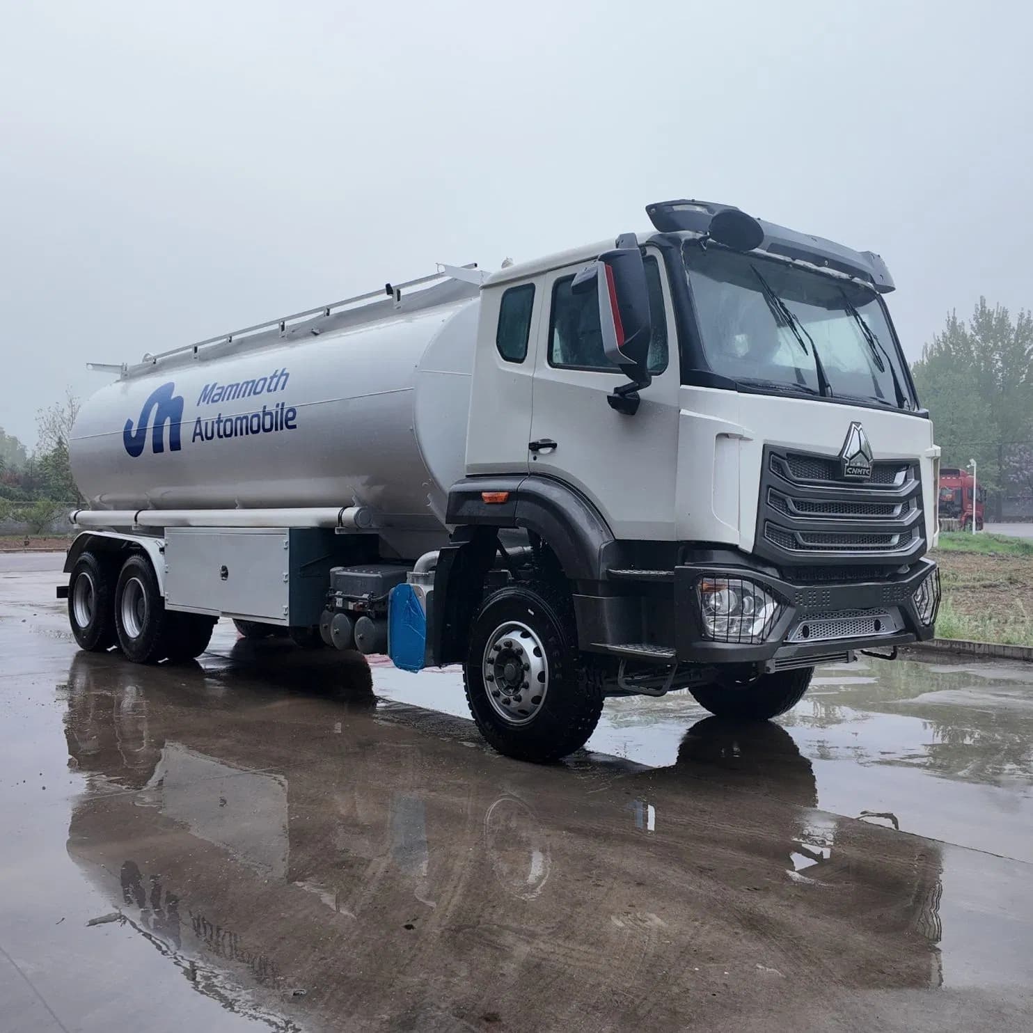 HOWO 6X4 Oil Transport Truck Aluminum Alloy Tanker for Multi-Scenario Liquid