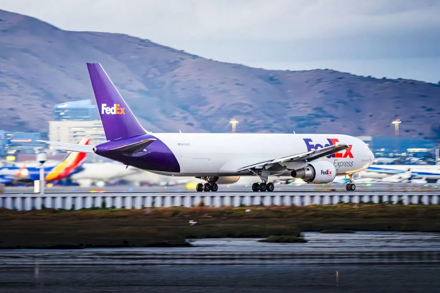 DHL FedEx UPS Shipping for Amazon Sellers China to EU USA Fast Delivery