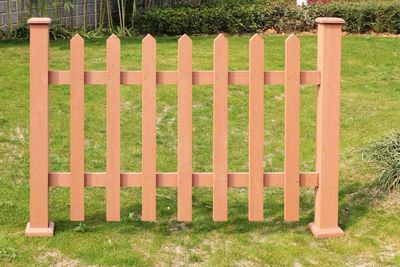 WPC Waterproof Long Life Outdoor Wood Plastic Composites Fence (for garden, park, meadow or a pasture, barnyard)