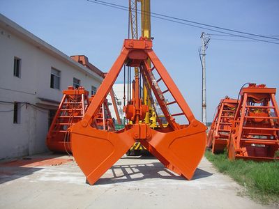 Hand Dumping Clamshell Grab