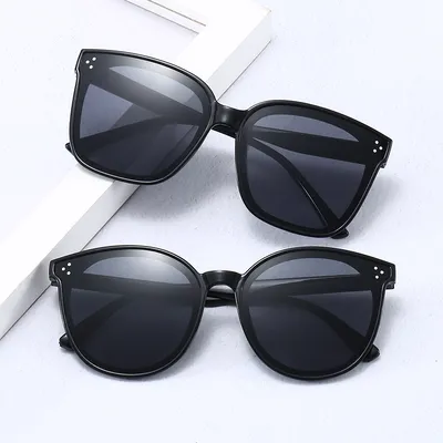 Women Sunglasses with Plastic Hinge