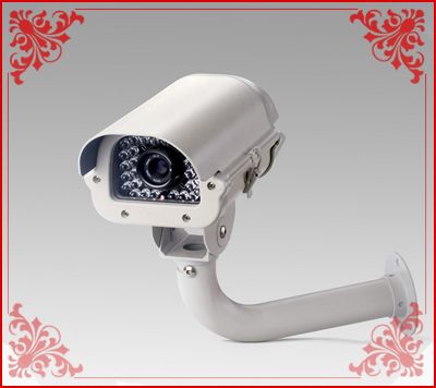 High Light Sensitivity 520tvl Weatherproof IR CCTV/Security Camera with Bkt