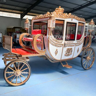 Luxury Red Velvet Interior Royal Carriage for Holiday Parade and Photo Shooting