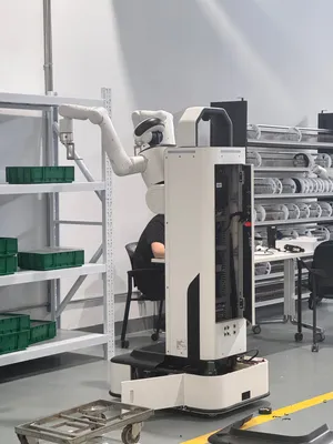 Humanoid Mobile Robot Intelligent Walking Service Robot for Commercial Reception
