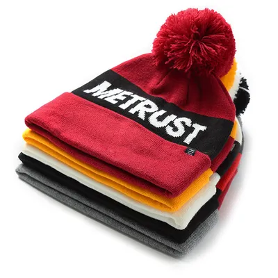 Customized Design 100%Acrylic Knitted Pompom Hat Team Winter Beanie