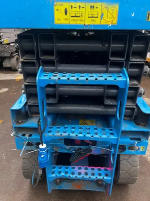 Hot-Selling Blue Heavy-Duty Chassis Elevator Platform for Warehouse Installation