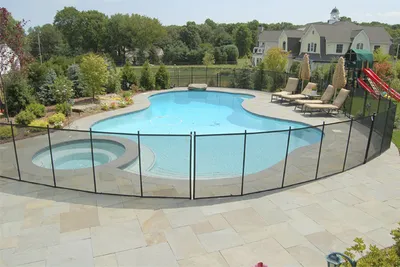 Znz 10 Years Experience UV Certification Safety Outdoor Retractable Pool Fence