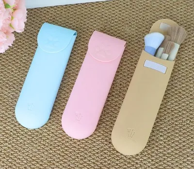High-Quality Silicone Makeup Brush Pouch-Compact, Easy to Clean