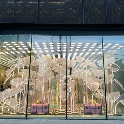 Professional Manufacturing Display Shop Props Retail Store Decoration Retail Store Winter Window Display Props