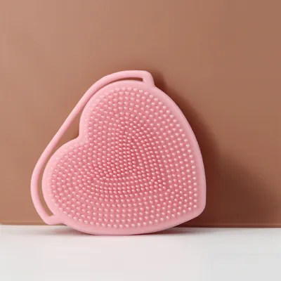 Manufacturer Customized Heart-Shaped Exfoliating Cleansing Brush Mini Cleansing Brush Massage Silicone Cleansing Brush Facial Cleansing Brush