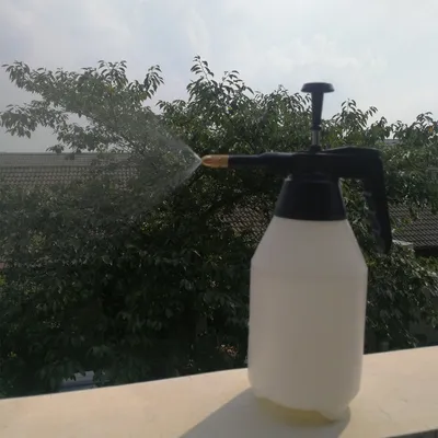 Pressure Sprayer 1.5L Plastic Manual Pump Sprayer with Copper Nozzle for Home Used Spray Bottle
