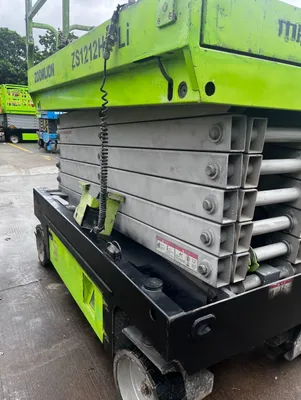 Cost-Effective Green Frame Appearance Second-Hand Car for Warehousing
