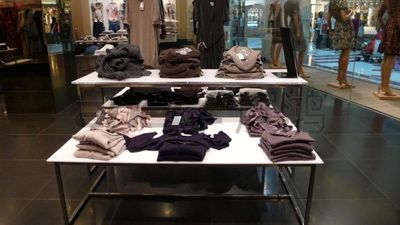 Garment Display Table (ZH-BB)