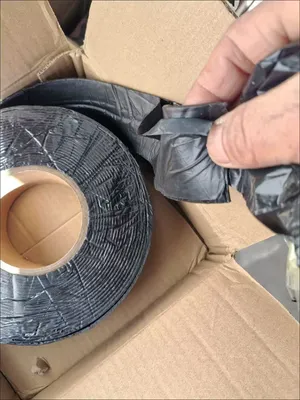 Self-adhesive asphalt joint tape for non-heated road surfaces