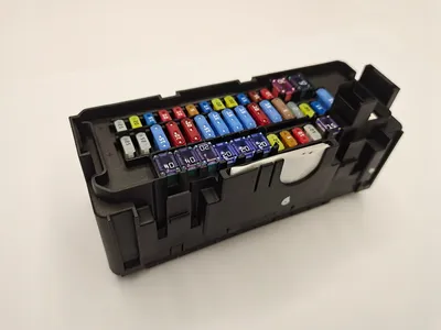 Blade Pin Fuse Assembly Electronic Control Module IEC Auto Fuse Box