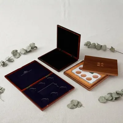Factory OEM ODM Custom Color Solid Wood Eco-Friendly Lacquer Gift Medal & Coin Storage Box with Natural Grain Gold/Silver Finish