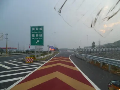 Colored Aggregates for Road Surfaces That Require Warning and Anti Slip Measures, Such as Sharp Slopes at Highway Turns, Tunnel Entrances, etc