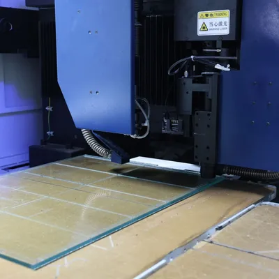 Float Glass for Mirror Applications with High Reflectivity and Smooth Back