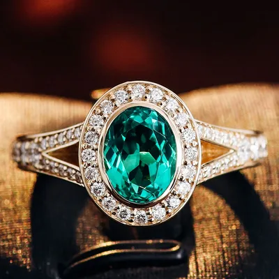 6*8mm Lab Emerald Custom Ring with Moissanite Diamonds Cluster Design Factory Wholesale Price