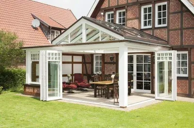Customized Aluminum Alloy Frame Glazed Balcony Glass Sunroom for Swimming Pool, Garden, Villa Yg-S206