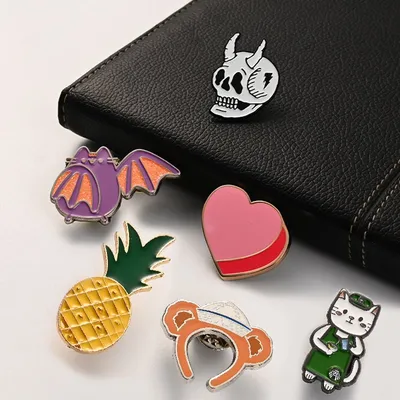 High Quality Cartoon Lapel Enamel Pins Backing Card Metal Badge Custom Lapel Pins Metal Logo Custom Enamel Pins Badge