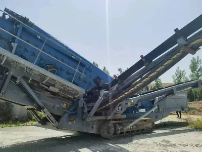 Blue Klma Mobile Screen Vibrating Fine Screening Machine 7.5kw