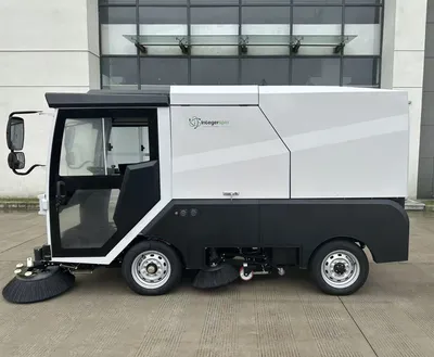 Electric Multi-Functional Road Sweeper for Collecting Dust, Leaves, and Debris