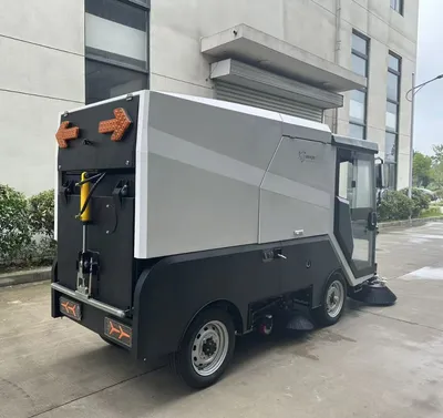 Yuanfan Enclosed Cab Electric Ride on Battery Vacuum Industrial Road Sweeper Truck