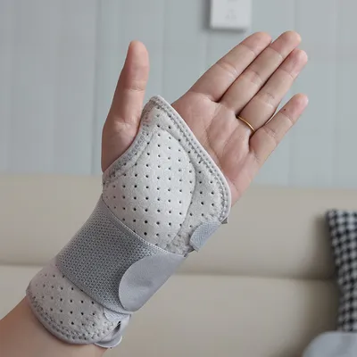 Breathable Wrist Splint with Adjustable Straps