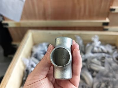 Top Quality Sch40 Stainlesssteel Pipe Fitting 90 Degree Elbow ASME B16.9 ASTM A234 Wpb Flange Concentric Eccentric Reducer Equal Unequal Reducing Tee