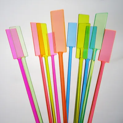 Stylish Plastic Cocktail Stirrers for Elegant Parties and Events