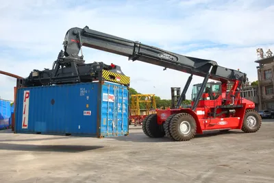China Forklift Truck 45 Tons Reach Stacker Hydraulic Crane Lift for Containers