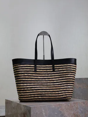 Women's New Versatile Woven Small Bag Seaside Straw Crossbody Shoulder Beach Mobile Phone Hollow Bag Two Handles Open Closure
