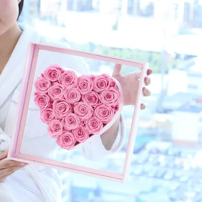 New Arrival Real Preserved Roses Heart Shape Acrylic Box Gift for Valentines Day