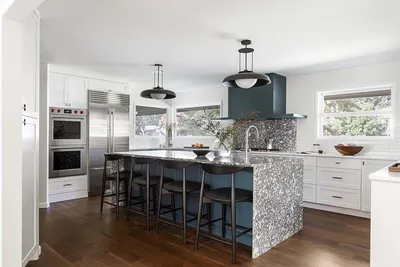 2025 Solid Wood Shaker Custom Kitchen Cabinet White Kitchen Furniture in Foshan
