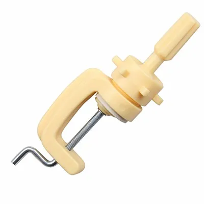 Common Size Practice Training Mannequin Head Holder Wig Head Stand Table Clamp Metal and Plastic Material 1 Piece