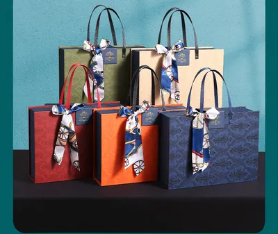 Custom Cardboard Corrugated Foldable Packing Fold Paper Packaging Gift Box for Clothing/Cosmetic/Arts and Crafts/Shoes/Candle/Rose/Gift/Carton