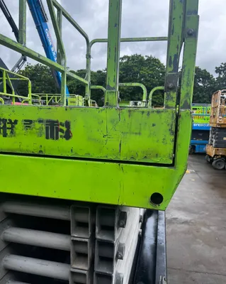 Factory Price Wheeled Mobile Chassis Arm Crane for Electricity